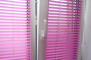 Горизонтальные алюминиевые жалюзи - фото